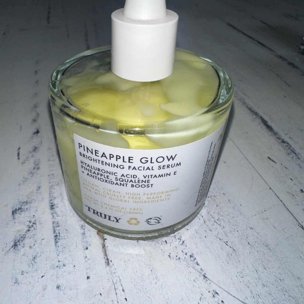 TRULY Yellow Radiance Serum for Glowing Skin - Picture 2 of 2